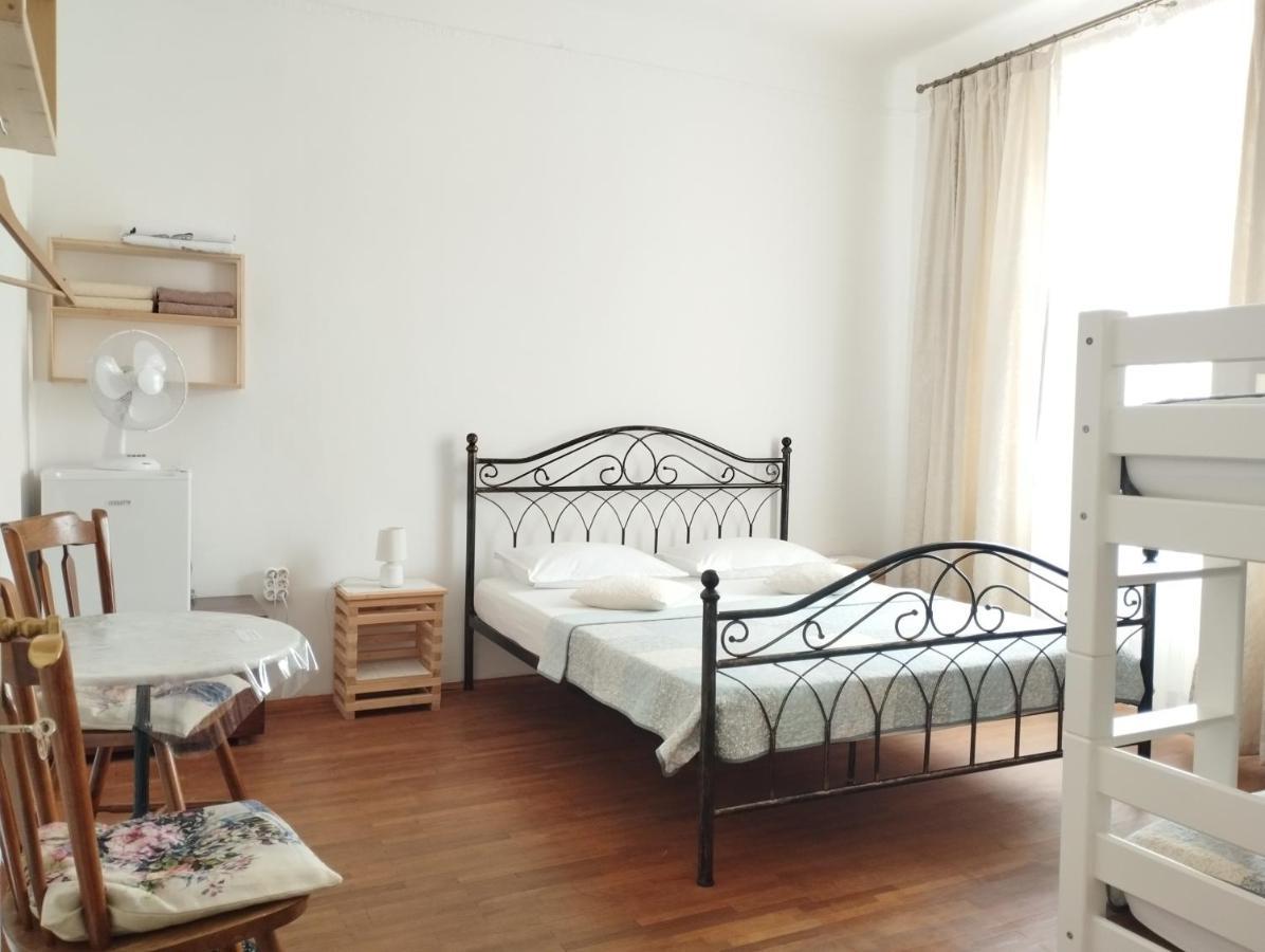 Guest House Izola Exterior foto